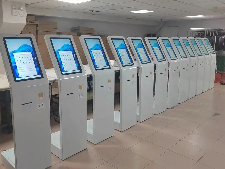 Linha de totens FT3 Novalogi na produção, doze unidades prontas para entrega