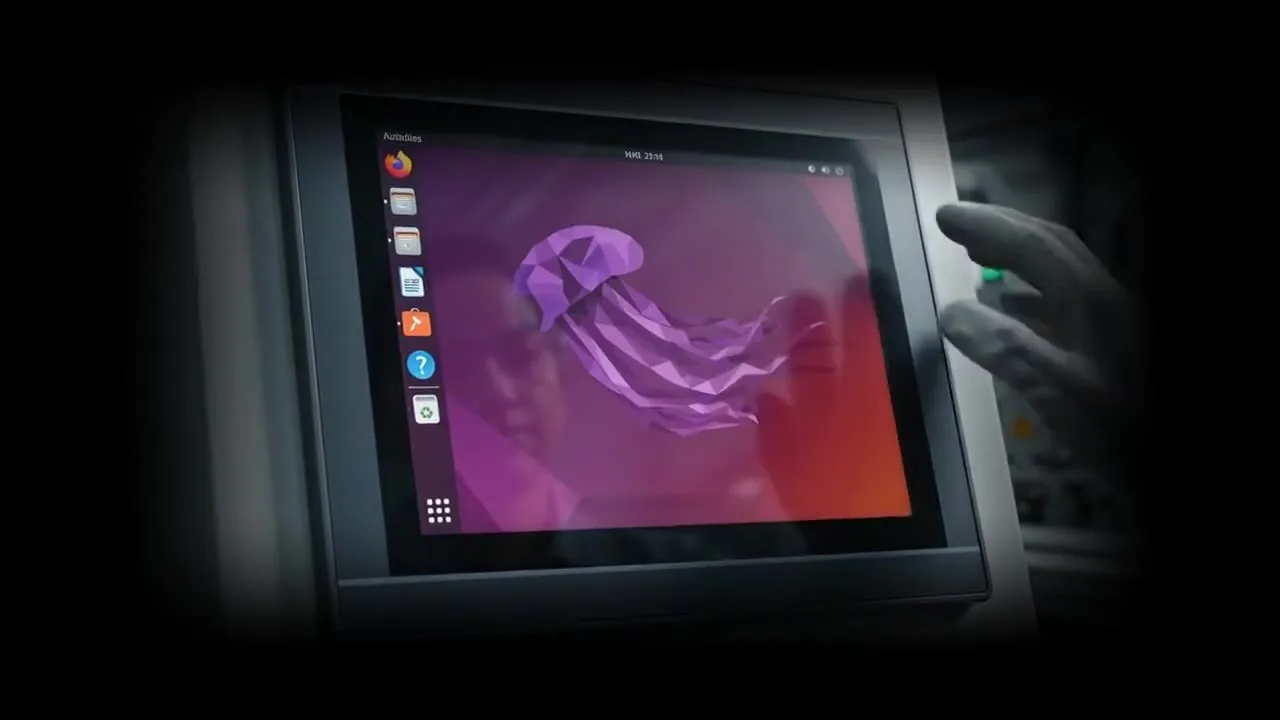 Painel IHM industrial touch Ztex em operacao no chao de fabrica